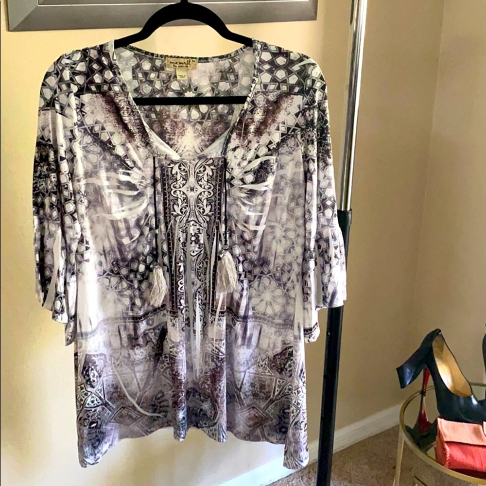 Flowy decorative blouse with front tie tassels